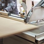 Lodówka przestaje działać, a pralka cieknie – naprawa czy wymiana?